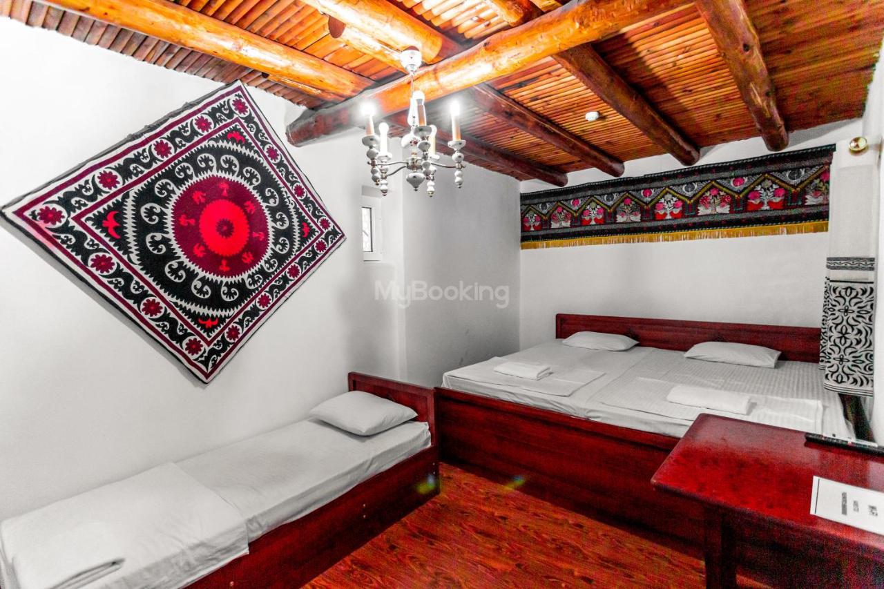 Okhun Madrasah15Th-16Th Century Hotel Bukhara Eksteriør billede